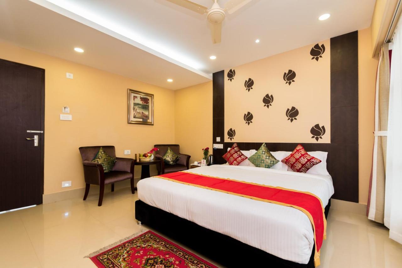 Oyo 9202 Hotel Central Courtyard Siliguri Exterior foto